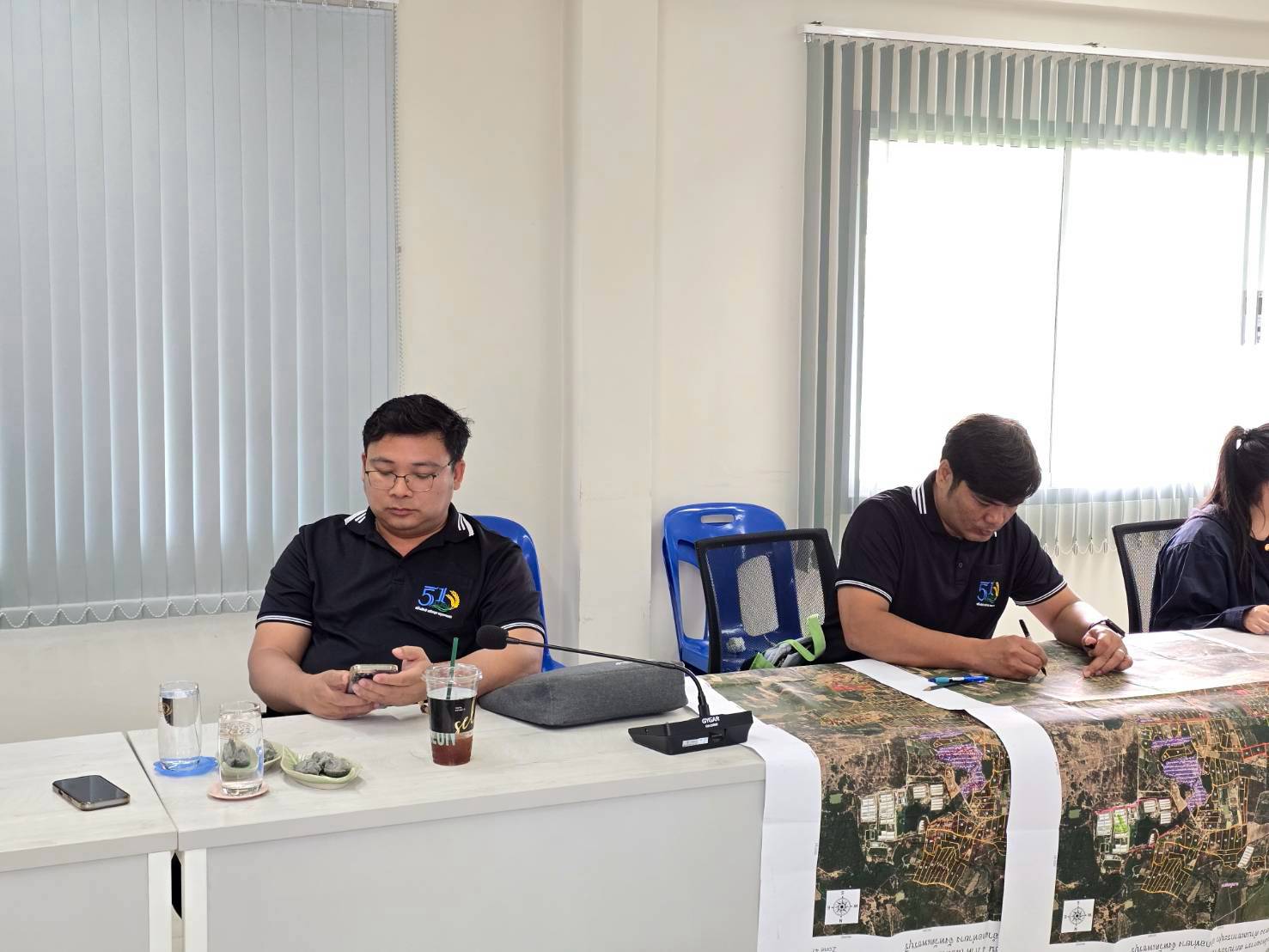 title - ปฏิรูปที่ดินจังหวัดเพชรบุรี พร้อมด้วย เจ้าหน้าที่ ส.ป.ก.เพชรบุรี ประชุมสรุปผลการติดตามแนวทางการแก้ไขปัญหาโครงการแก้ไขปัญหาที่ดินทำกินของเกษตรกรสภาประชาชน 4 ภาค ร่วมกับเจ้าหน้าที่ 3 สำนักของสำนักงานการปฏิรูปที่ดินเพื่ือเกษตรกรรม ได้แก่ สำนักกฎหมาย สำนักจัดการปฏิรูปที่ดิน และสำนักจัดการแผนที่และสารบบที่ดิน